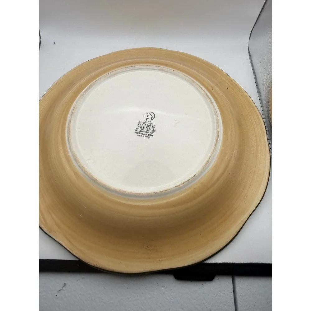 Home Trends Fruit Motif Dinner Plate Scalloped Green Rim Apple Pear Grapes Tan